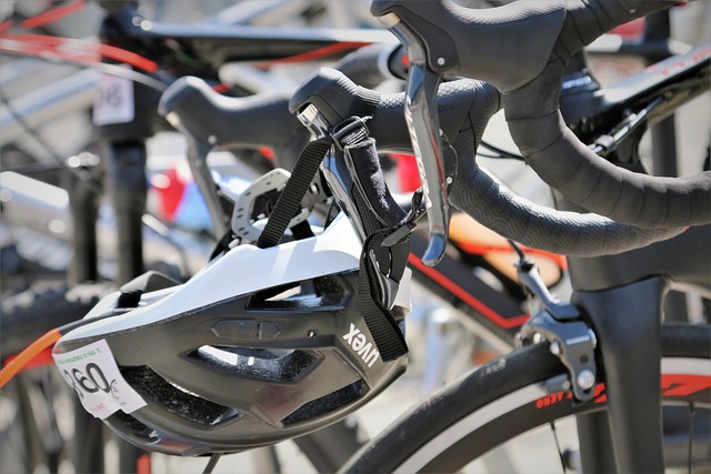 Sådan vælger og bruger du en cykelhjelm trin for trin